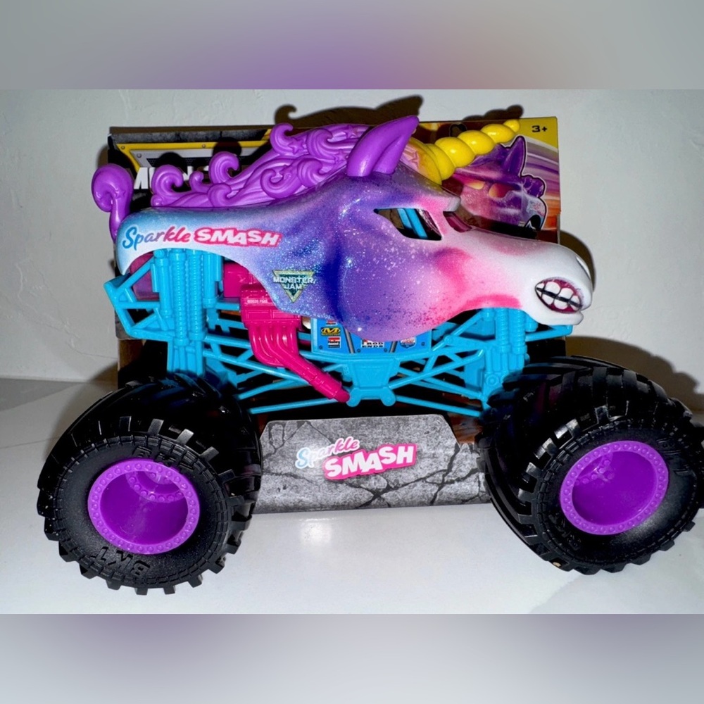 Monster Jam 26 SPARKLE SMASH Truck Series Spin Master Die-cast